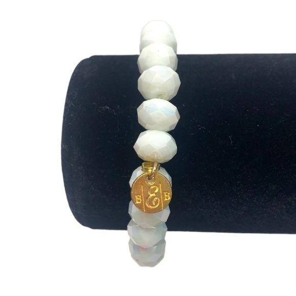 Bourbon & Bowties Iridescent Beaded Stretch Bracelet - White/Gold - Picture 1 of 4